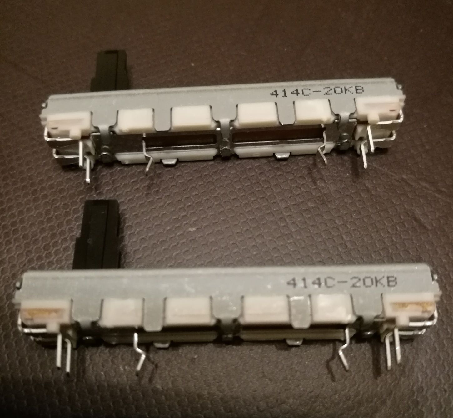 Sharp 800, Sharp 939, Sharp 940 - регуляторы громкости, новые.
