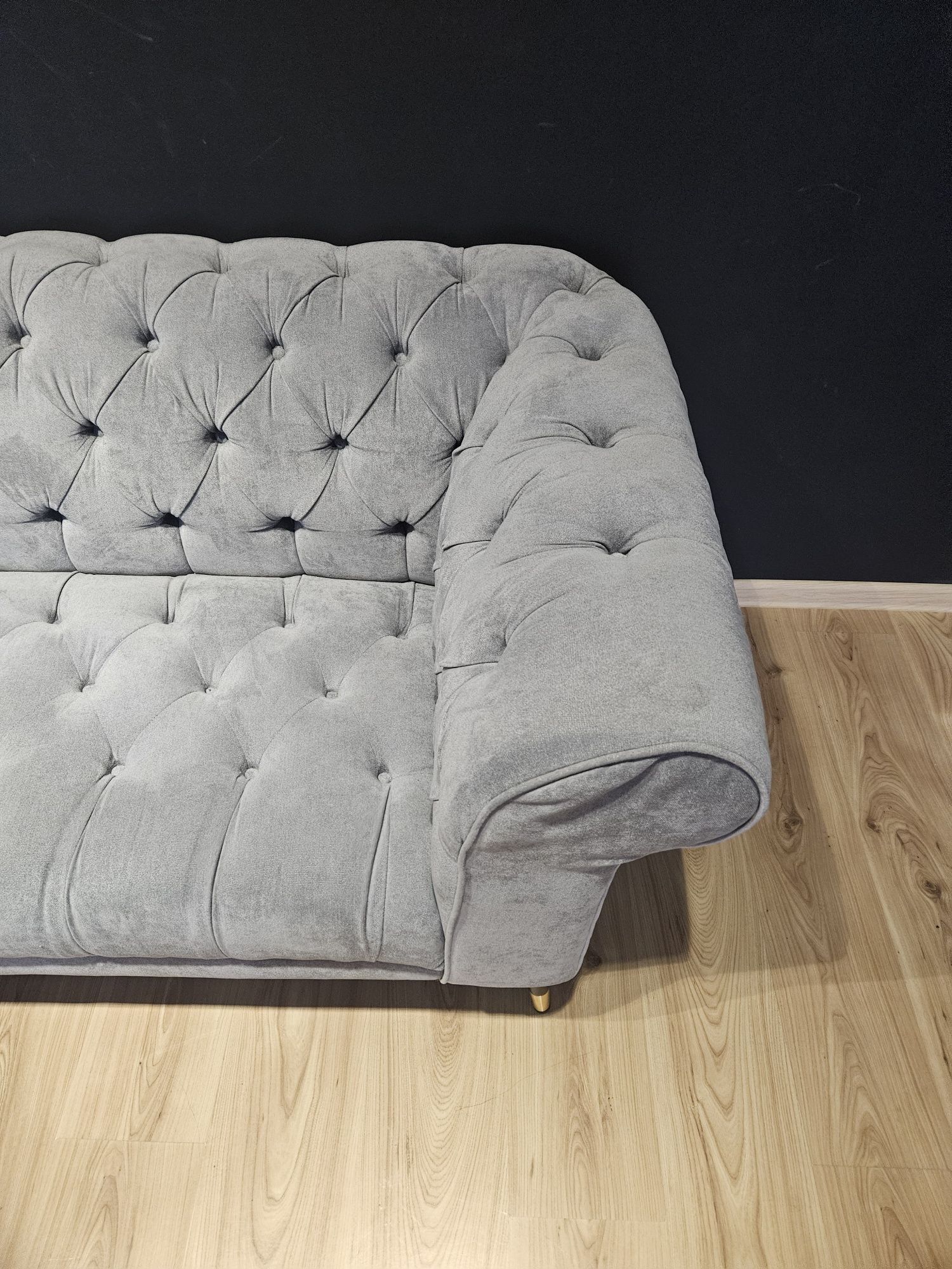 Sofa Chesterfield dwuosobowa