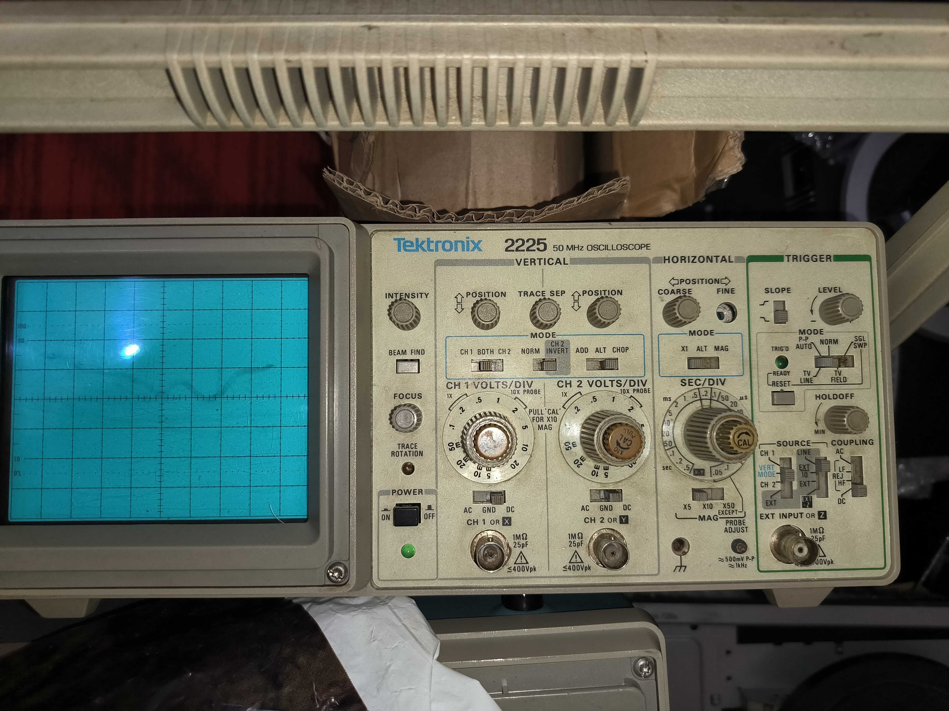 Осциллограф Tektronix 2225 (50МГц), 2 канала.