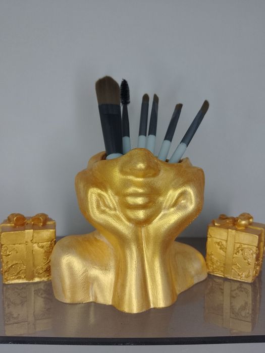 Гіпсова ваза для інтер'єру,макіяжних пензлів,та багато іншого.