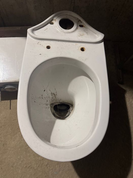 Продам унітаз з бачком,можна для робочих; під час ремонту.