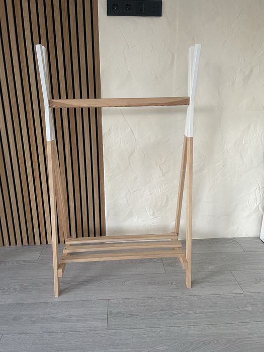 Стійка-вішак для дитячого одягу