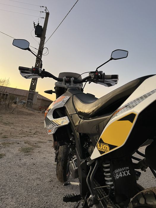 UM DSR 125 supermoto