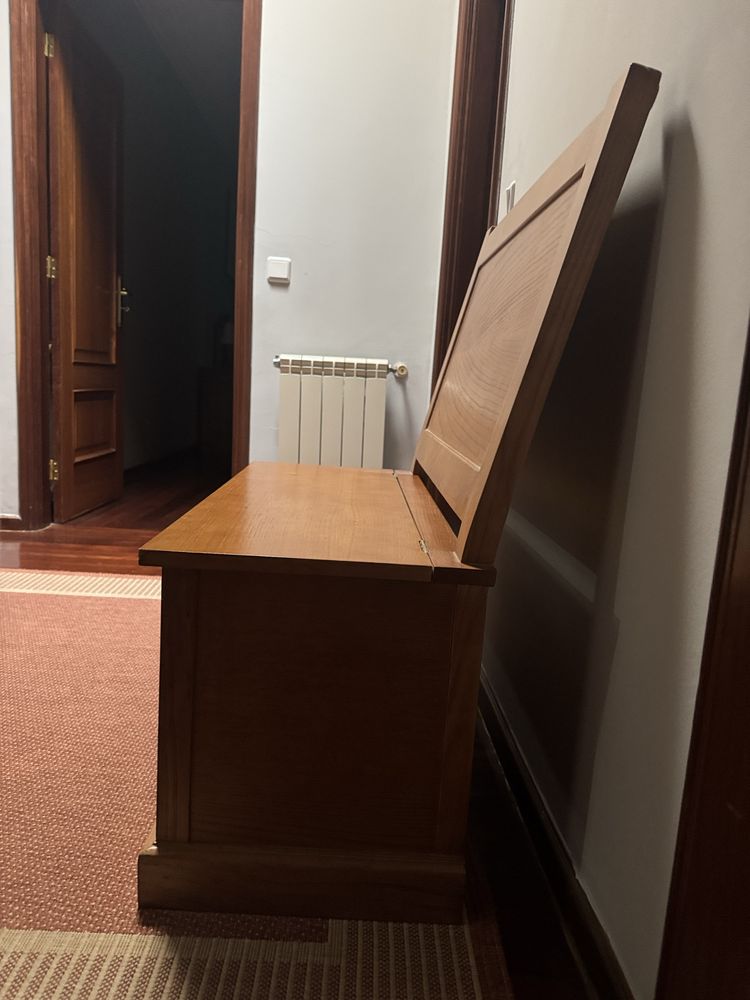 Vendo banco com arrumacao em madeira maciça