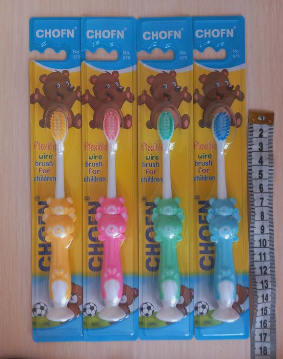 Дитяча зубна щітка