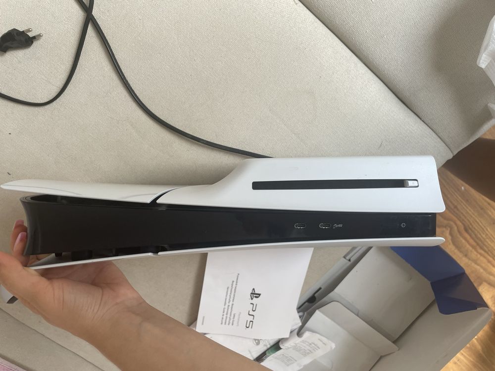 PlayStation 5 komplet: konsola, pad, pudełko
