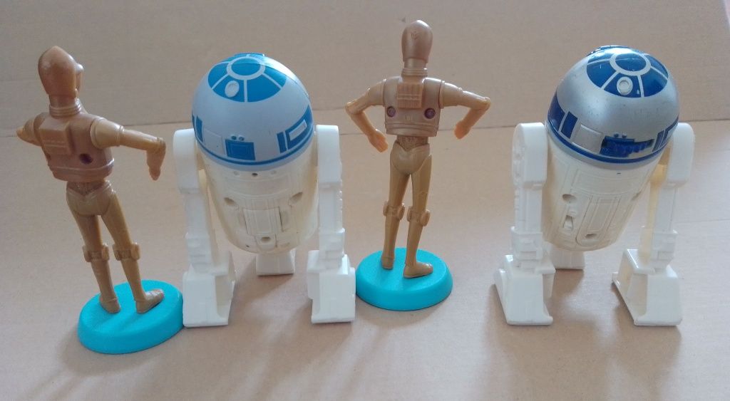 Bonecos R2-D2 e C3-PO do filme "Star Wars"