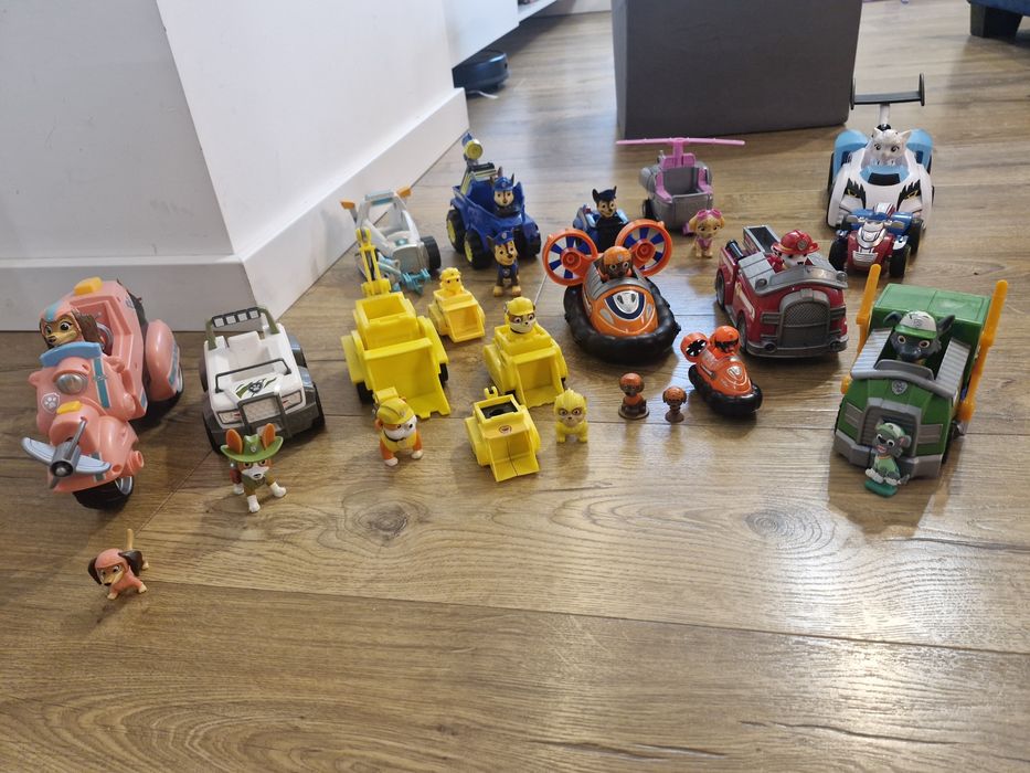 Zestaw aut i figurek psi patrol