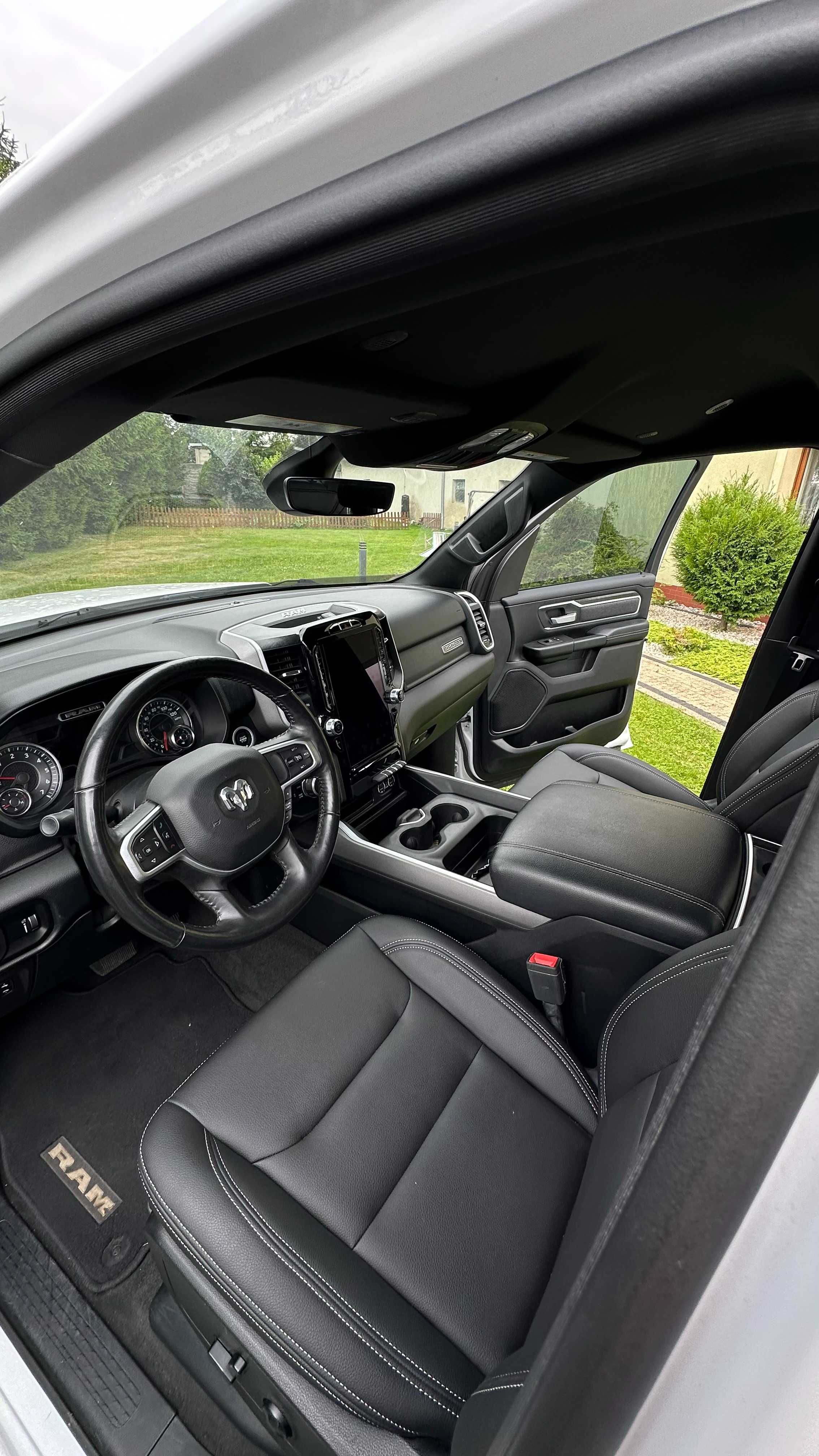 RAM 1500 Bighorn Night edition 5.7 HEMI 4x4 Auto