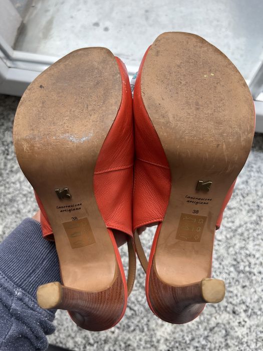 Sandały damskie firmy Kazar ze skóry naturalnej