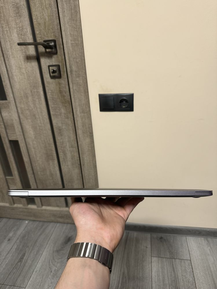 Macbook pro 15 2018 i7 16/512gb amd pro 560x 4gb