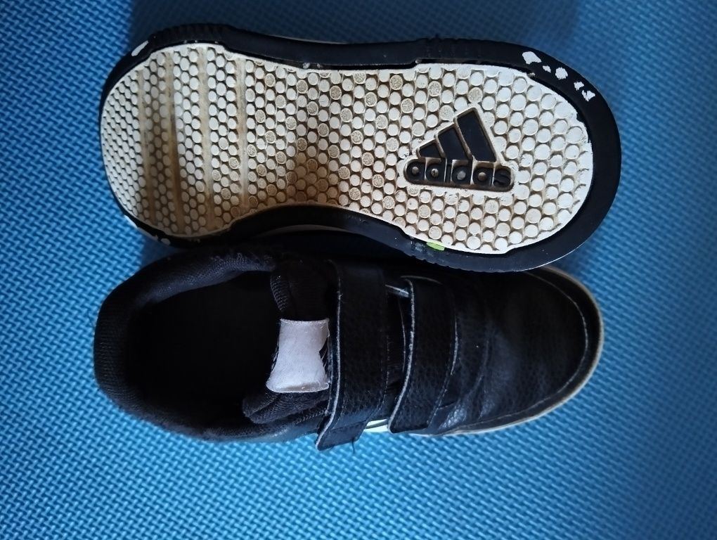 Sapatilhas adidas tamanho 33