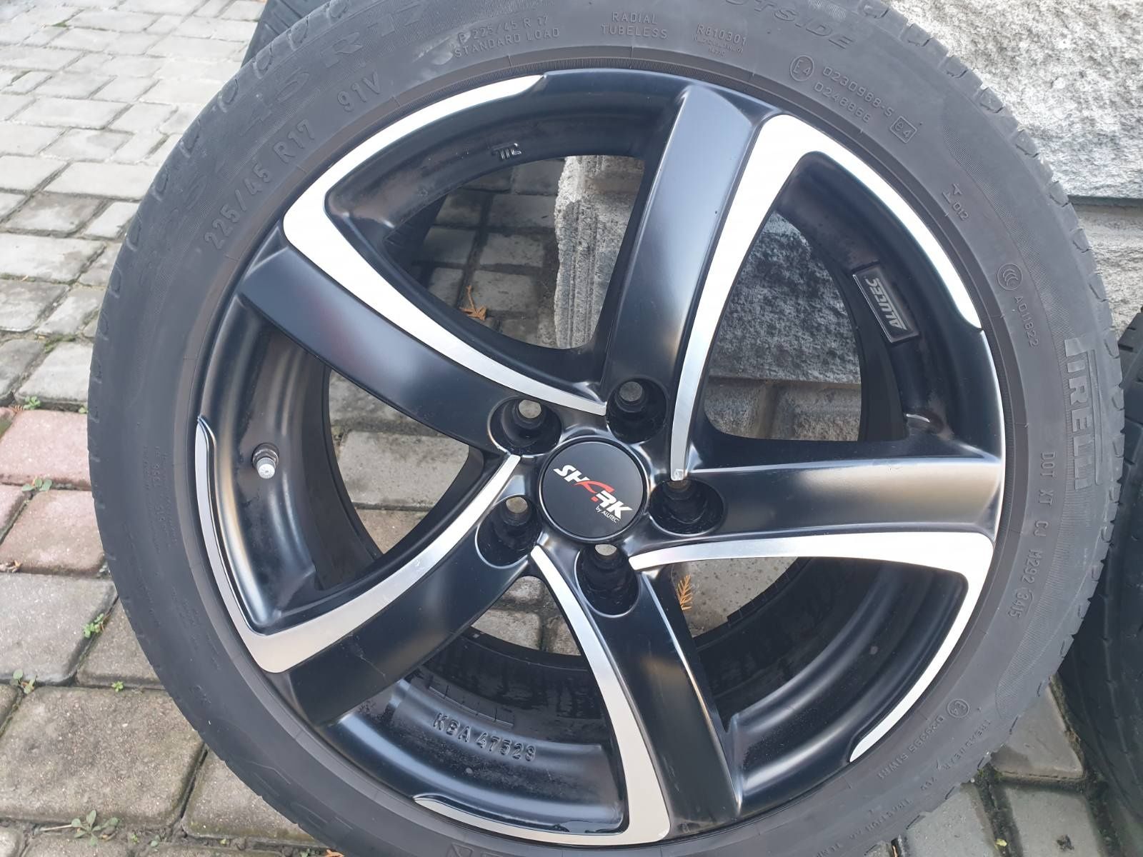 Титани з шинами 225 45 91V Alutec 5x112 r17 7.5j Et47