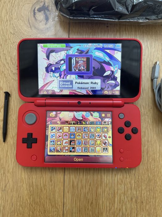 2DS XL Edição Pokebola (Desbloqueada, 128gb, 300+ jogos)