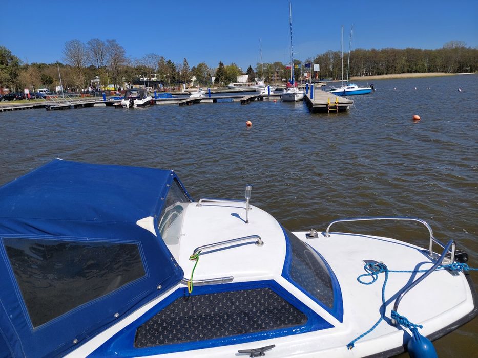 kabinowa Łódka wędkarska