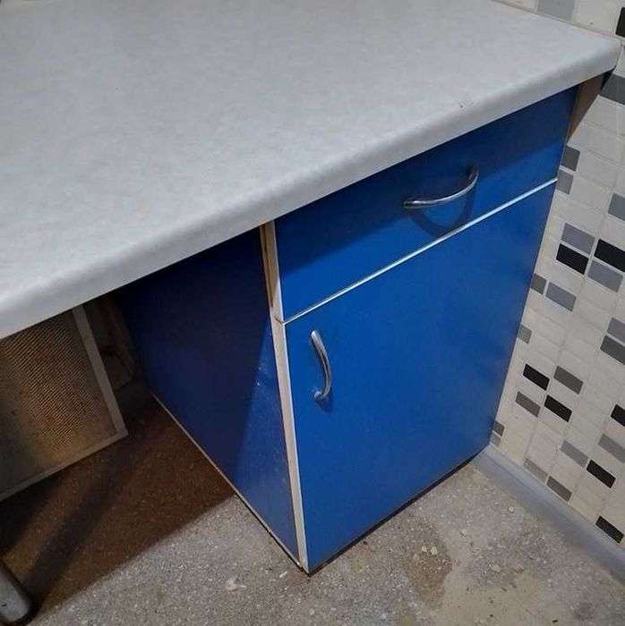 Продам кухонні меблі, трохи потребують ремонту м Київ