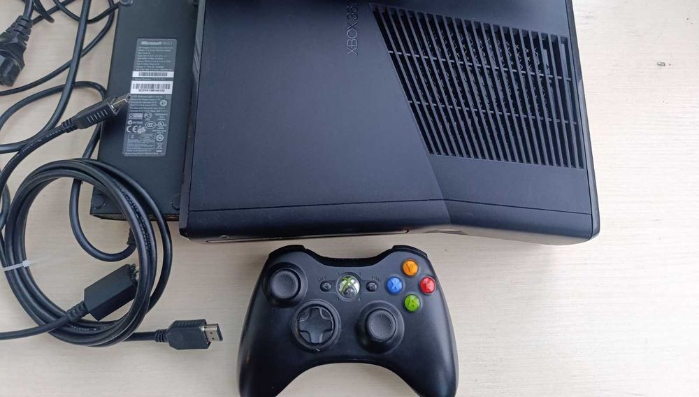 Xbox 360 Slim 250Gb ігри оригінальний джойстик