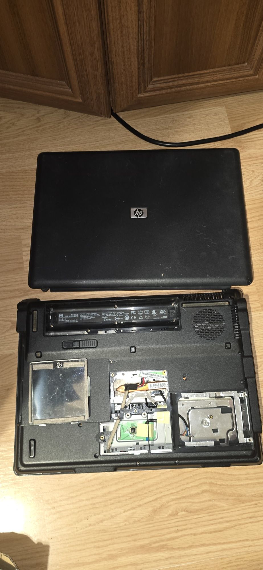 Części do laptopów:obudowy,klawiatury.