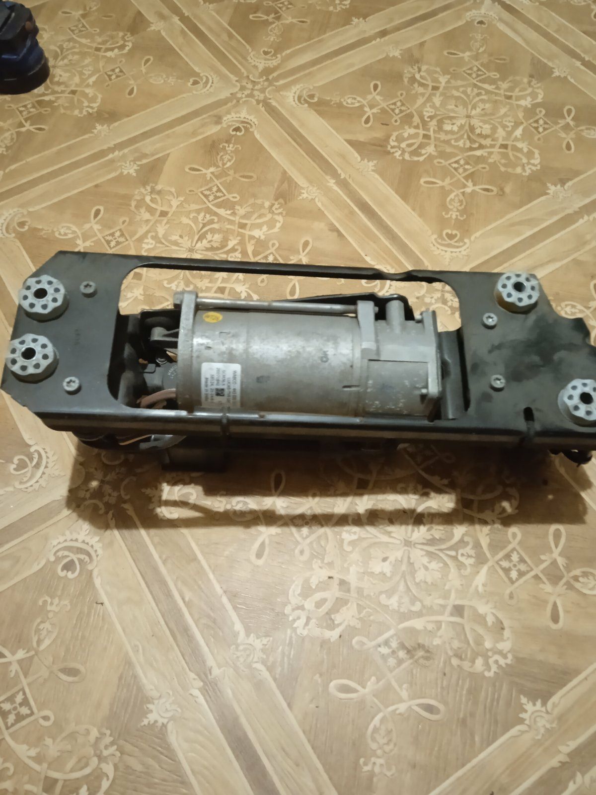 Компрессор пневмоподвески BMW 5 серия F10/F11/GT F07 - 37206864215-0