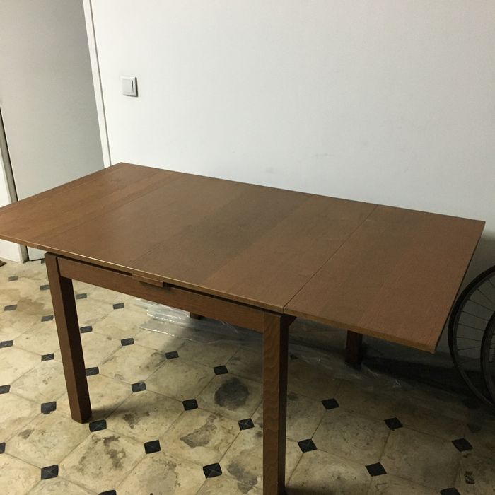 Mesa de madeira de jantar extensível em carvalho