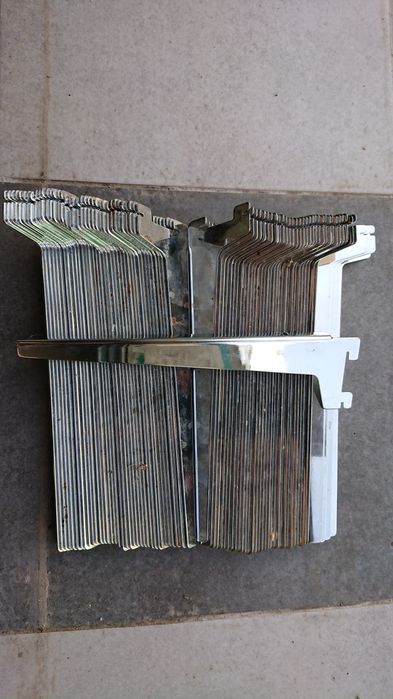 Кронштейны для полочек 290мм.