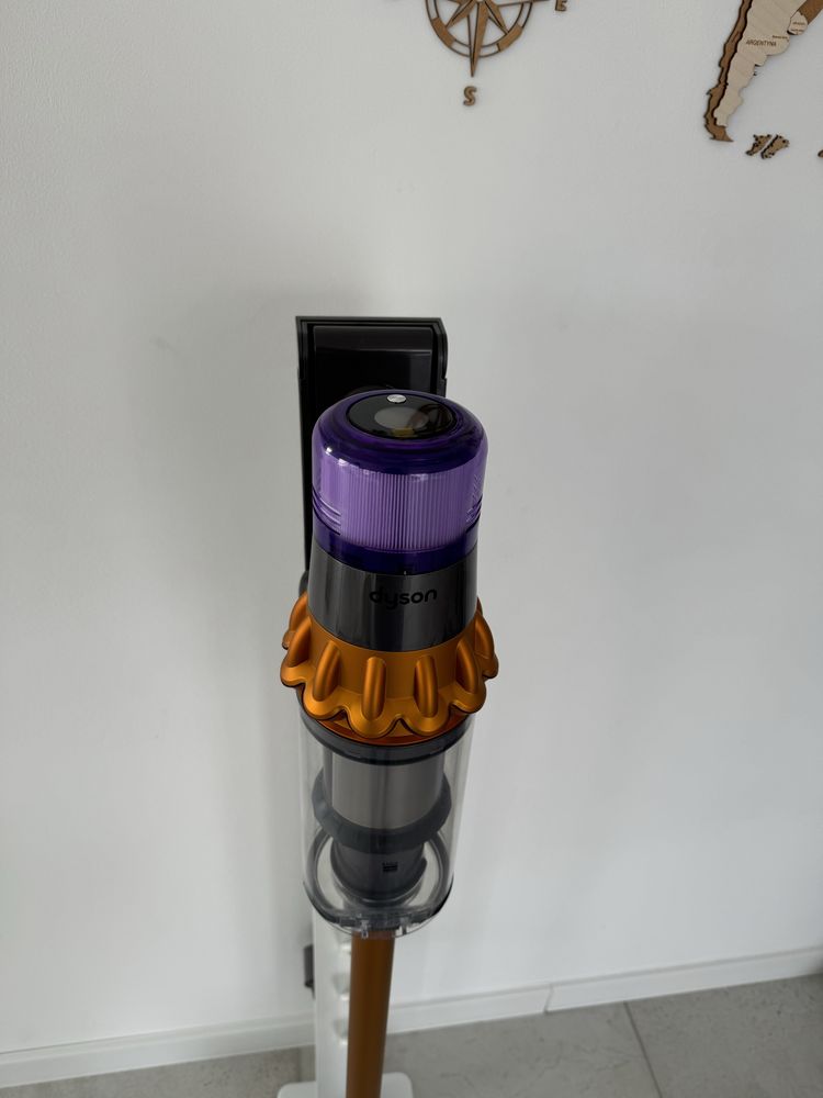 Odkurzacz Dyson V15 nowy plus stojak
