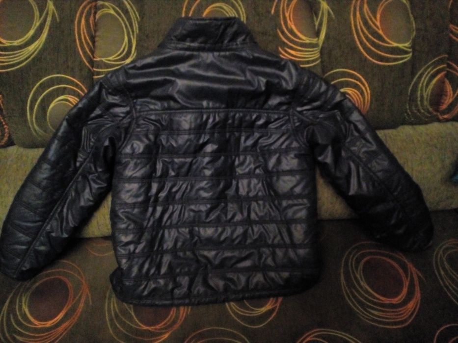 Продам куртку на хлопчика 6-8р