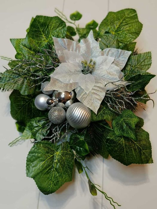 Stroiki świąteczne kompozycje nagrobne