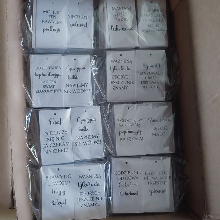 100 zawieszek na alkohol weselny.