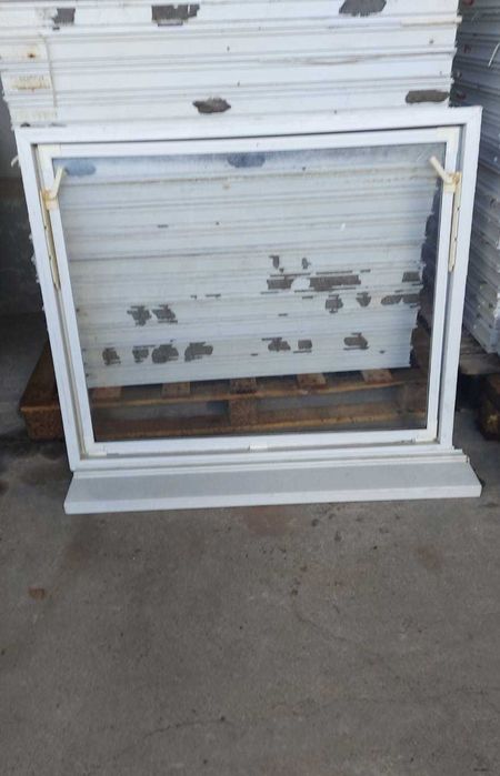 Okna PCV inwentarskie 2 szybowe uchylne 100x80cm z parapetem