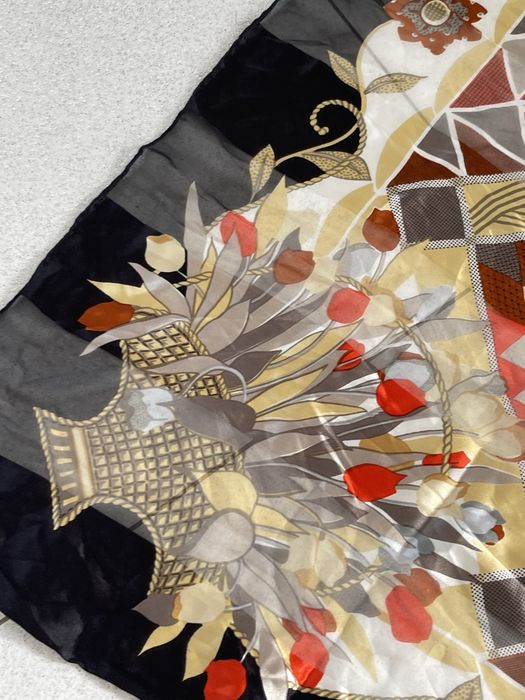 Chusta Valentino tulipany recznie rolowana 84 cm