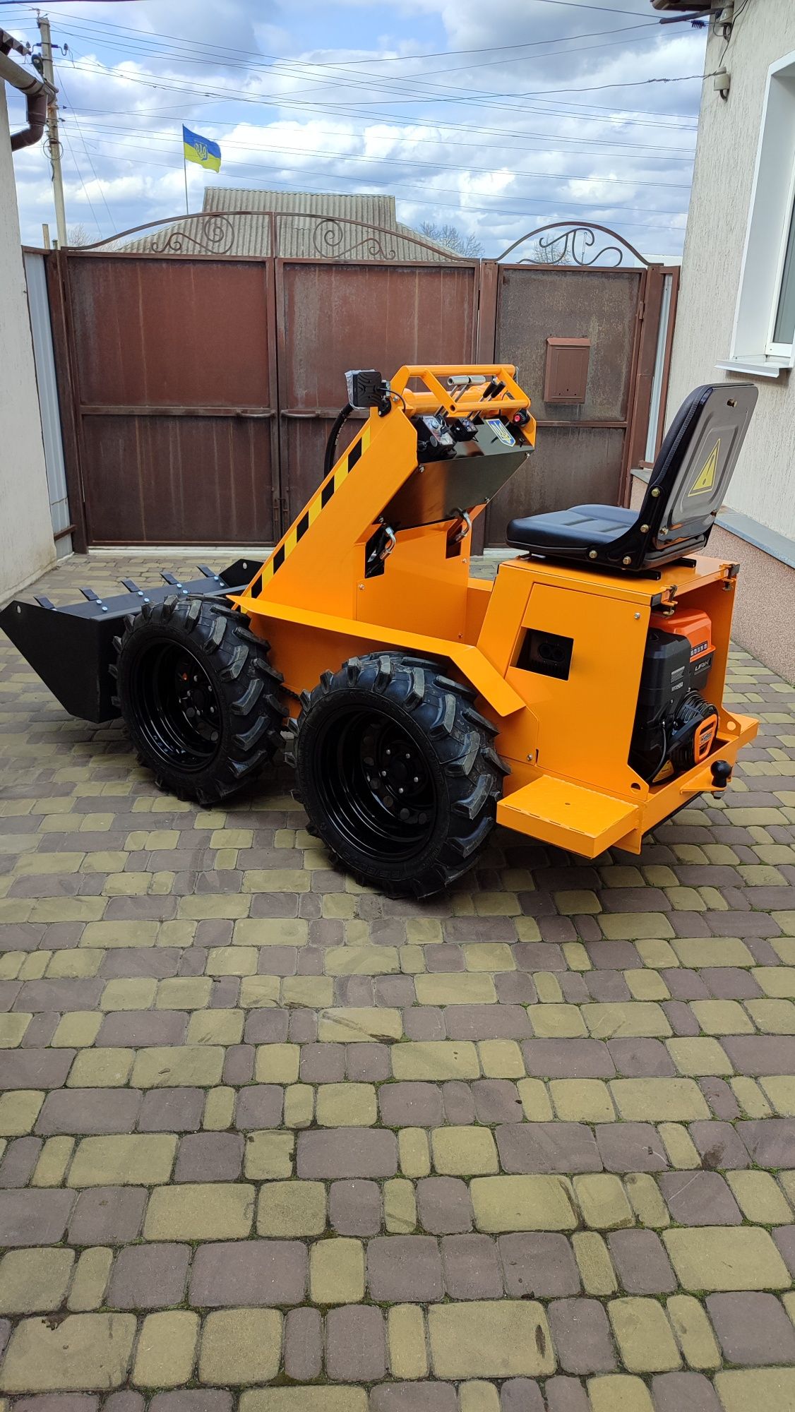 мінінавантажувач Toytraktor