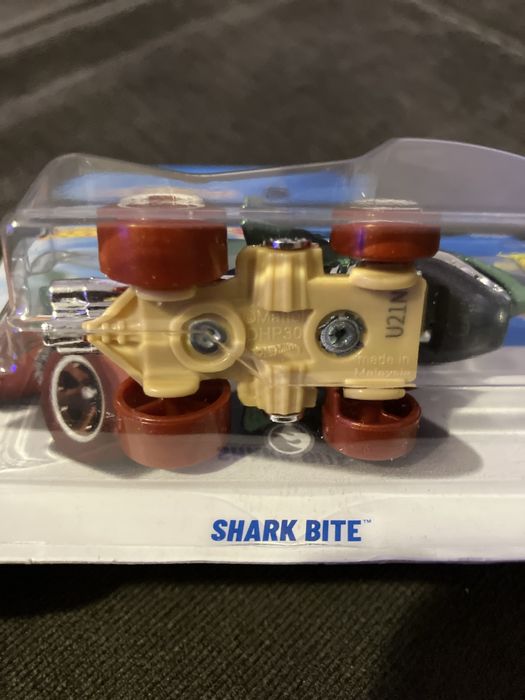 Hot Wheels Shark Bitr TH