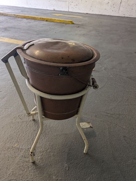 Caixote para lixo antigo