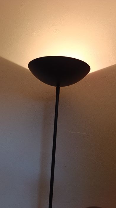 Candeeiro de pé alto