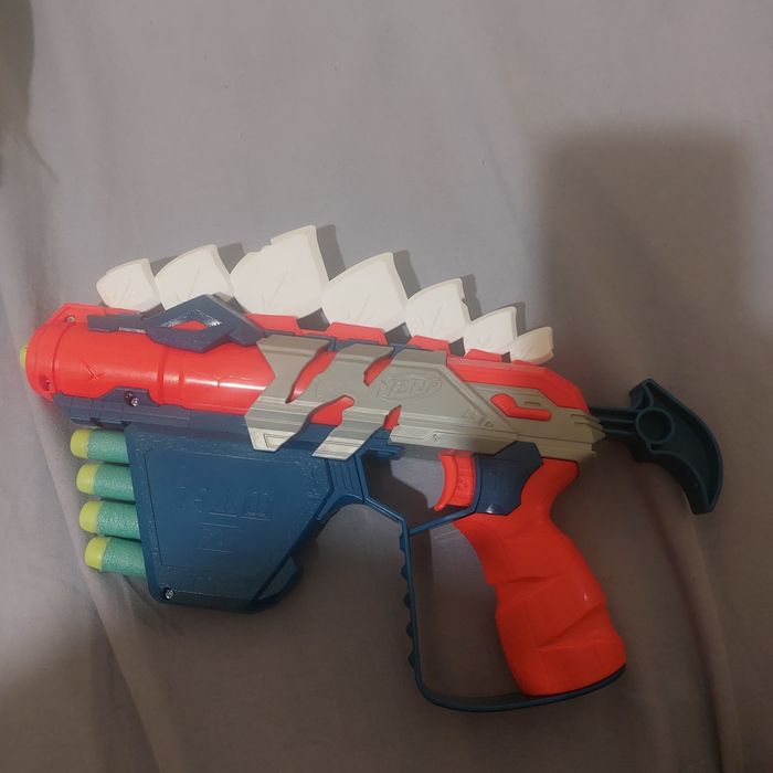 Arma NERF modelo dinossauro