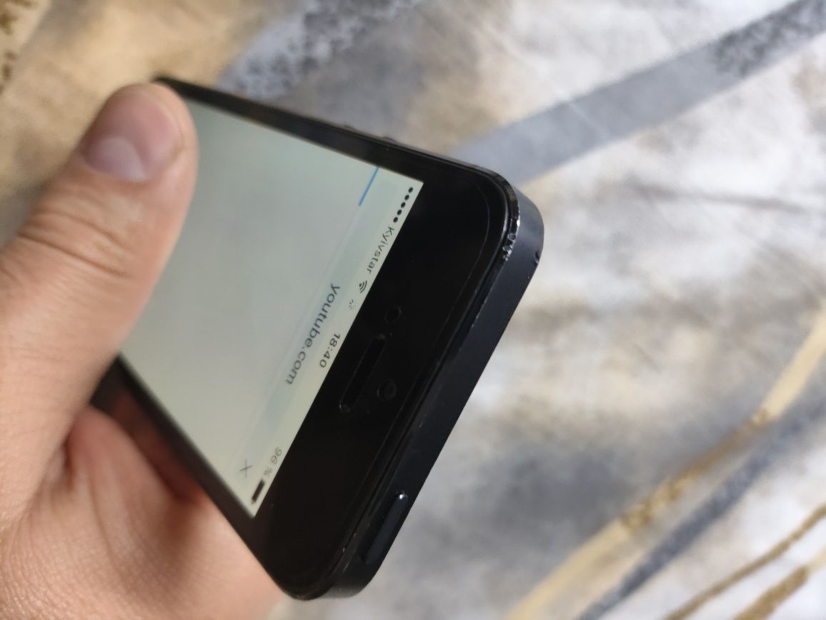 Продам iPhone 5 .