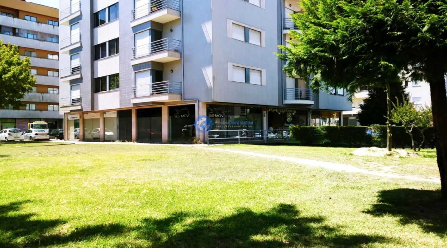Loja com 250m2 e 3 frentes em localização premium, próximo do centro.