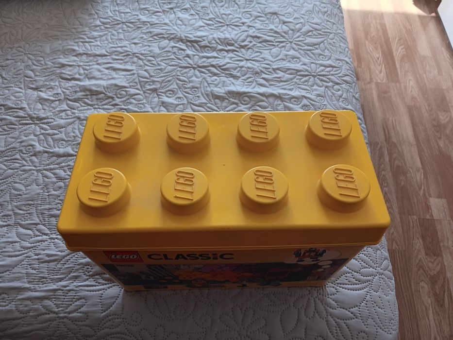 Caixa de legos cheia + livro de montagem