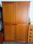 Mobília de quarto - roupeiro, cómoda e mesa de cabeceira