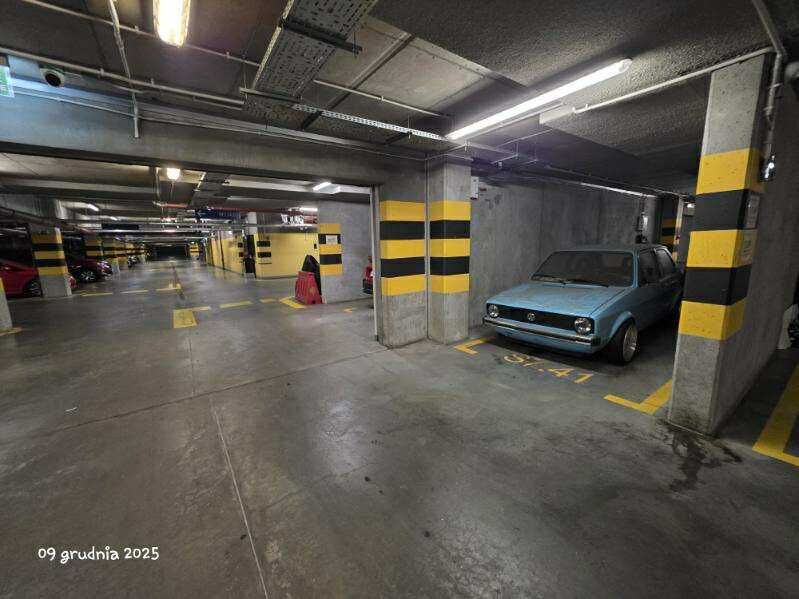 Sprzedam miejsce postojowe