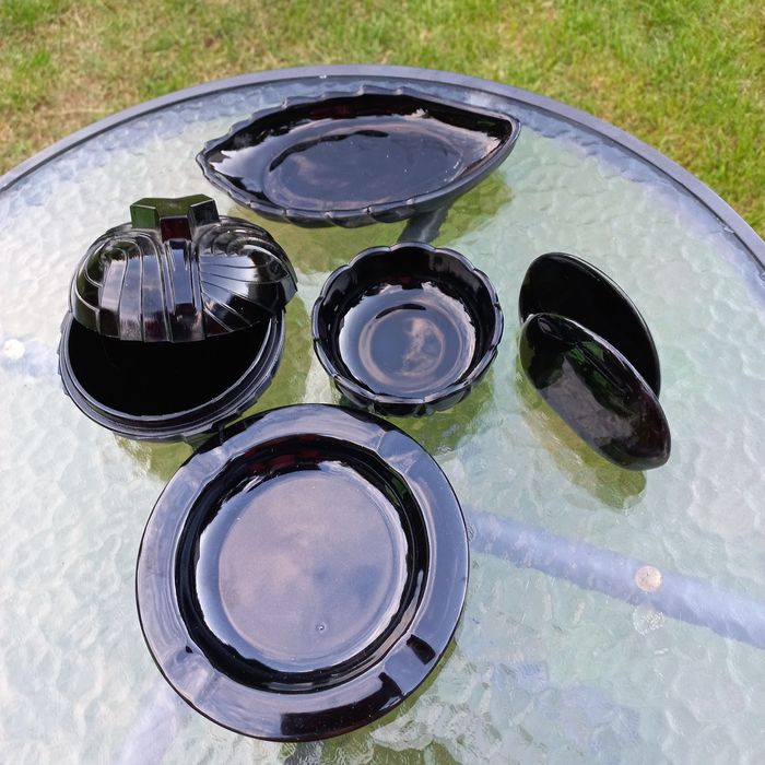 Fajans czarny-ładny