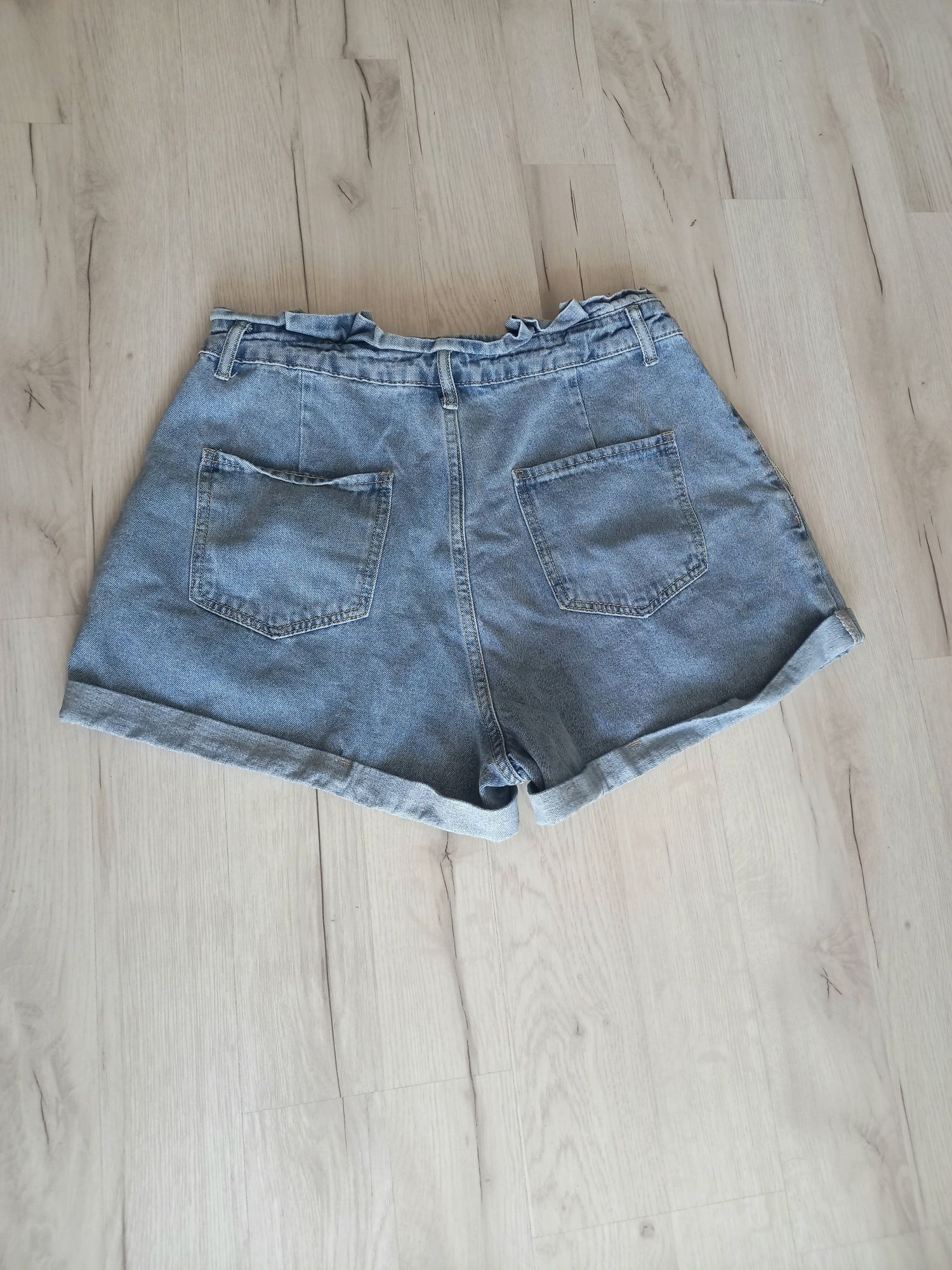 Krótkie jeansowe spodenki damskie shein 42