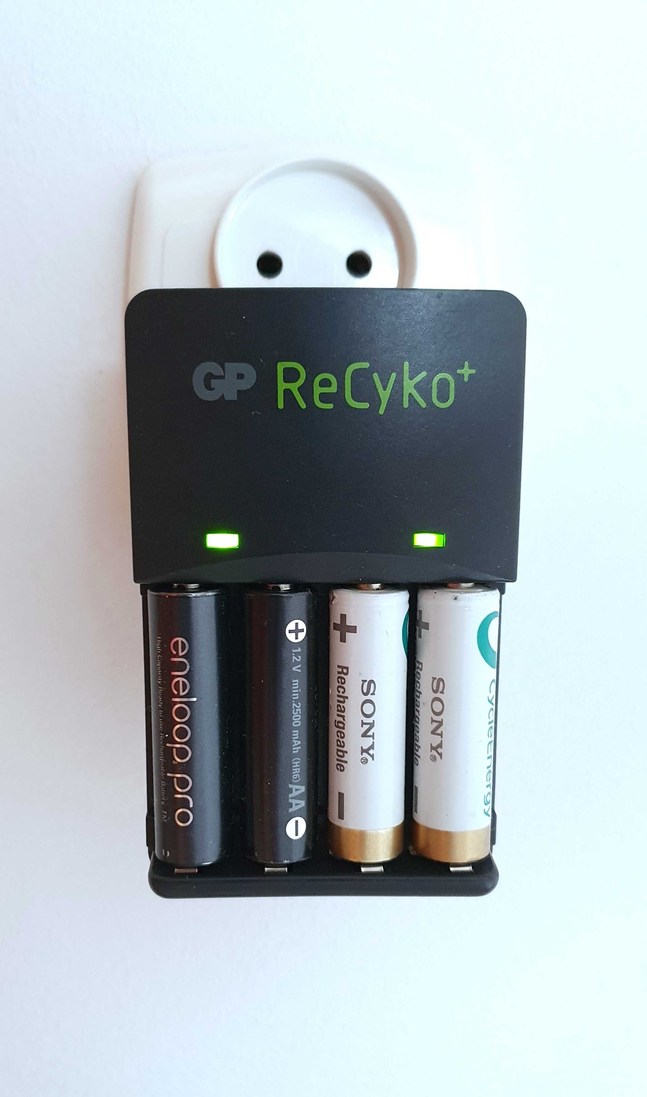 ReCyko+ Ładowarka akumulatorów NiMH 4xAAA lub 4xAA