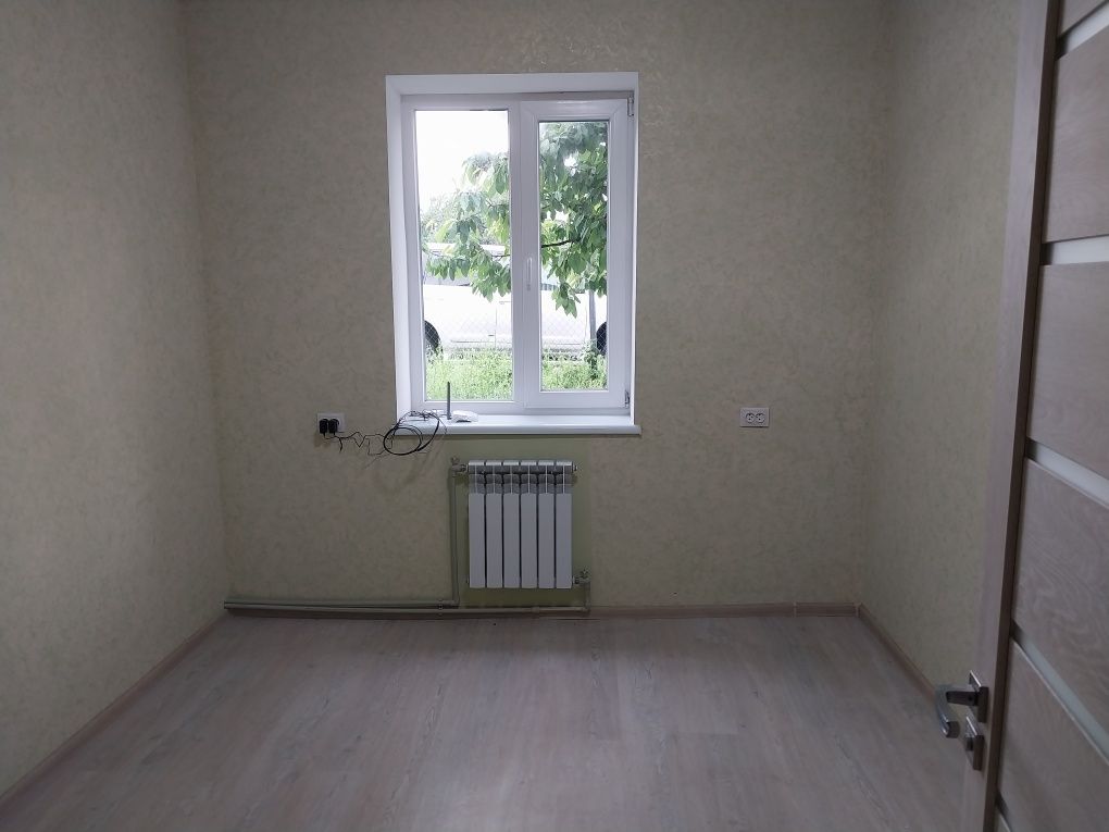 Продам будинок біля річки.