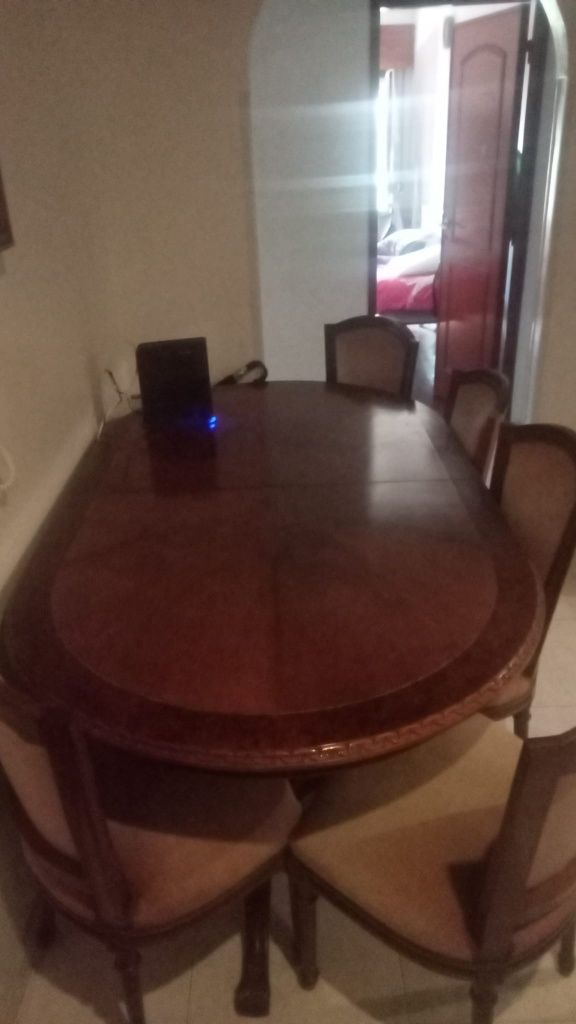 Vendo mesa em madeira