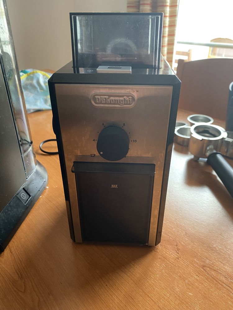 Vendo Moinho Café Delonghi KG79