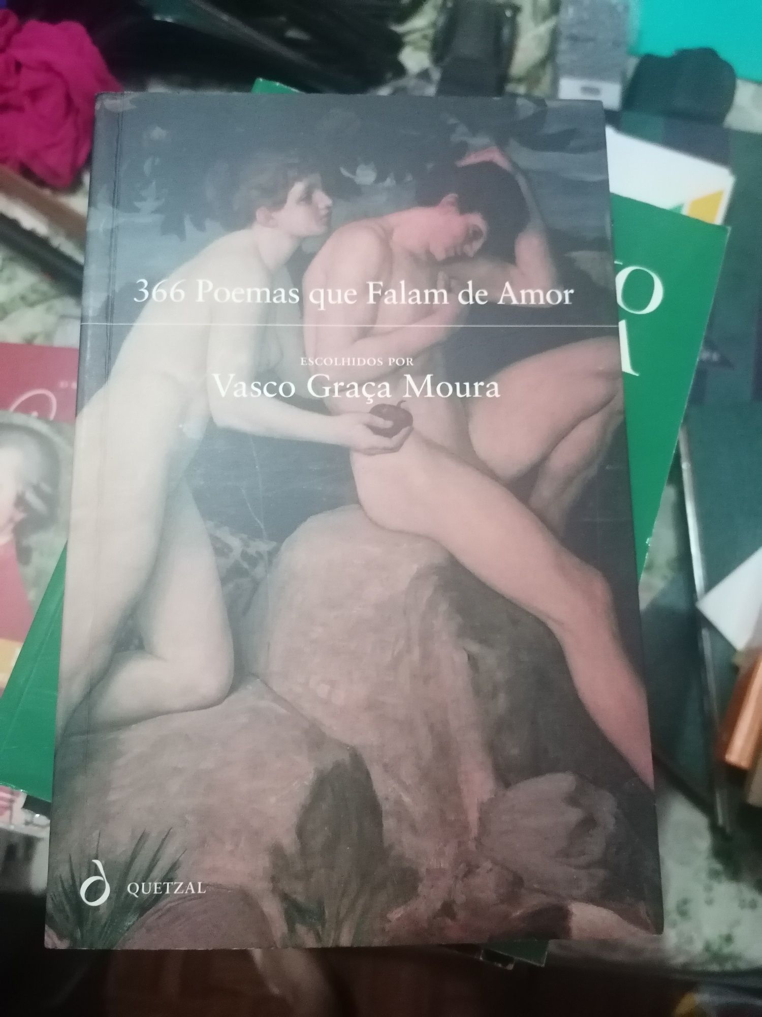 Livro 366 Poemas que falam de Amor