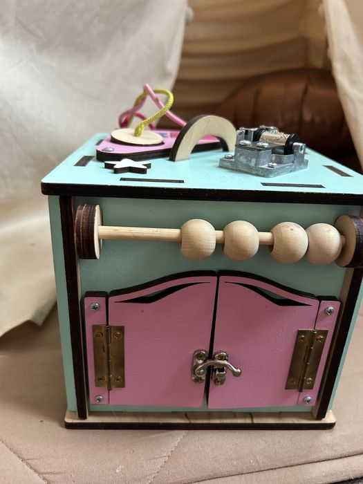 Продам бізікуб для дівчинки