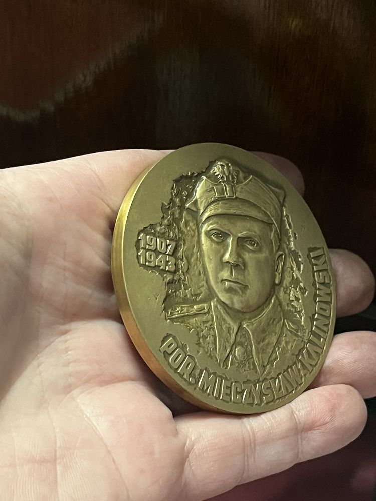 Medal wojskowy por Mieczysław Kalinowski